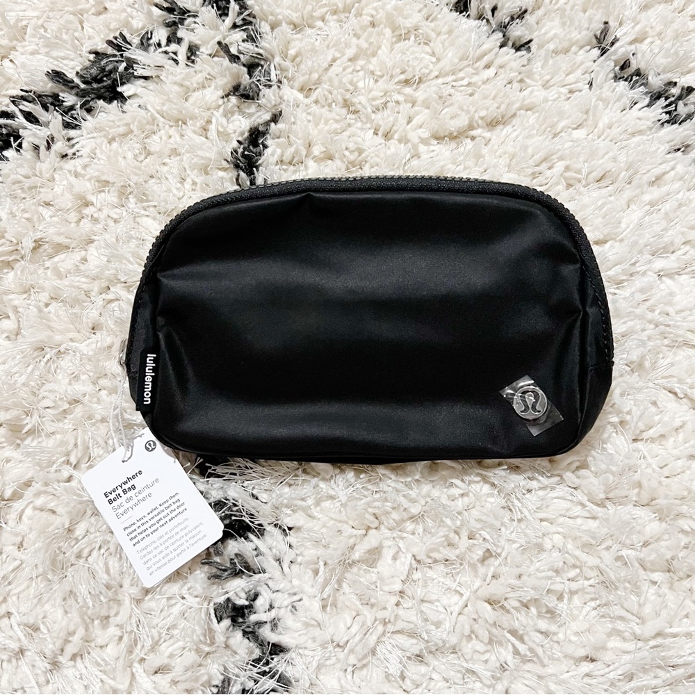 Lululemon Everywhere Belt Bag 1L in Black NWT